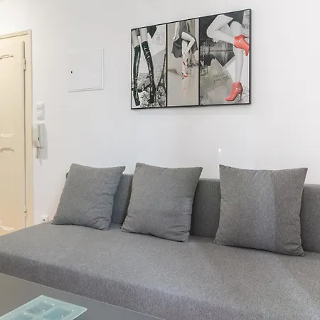 Cloud 9 Livings Apartment